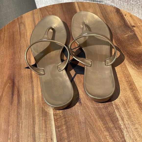 Coach Women’s Metallic Gold Poppy Collection Sandal Size 10 - Picture 4 of 9